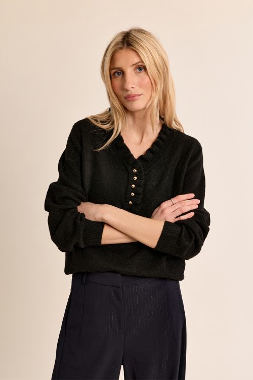 Knitted sweater with ruffled collar