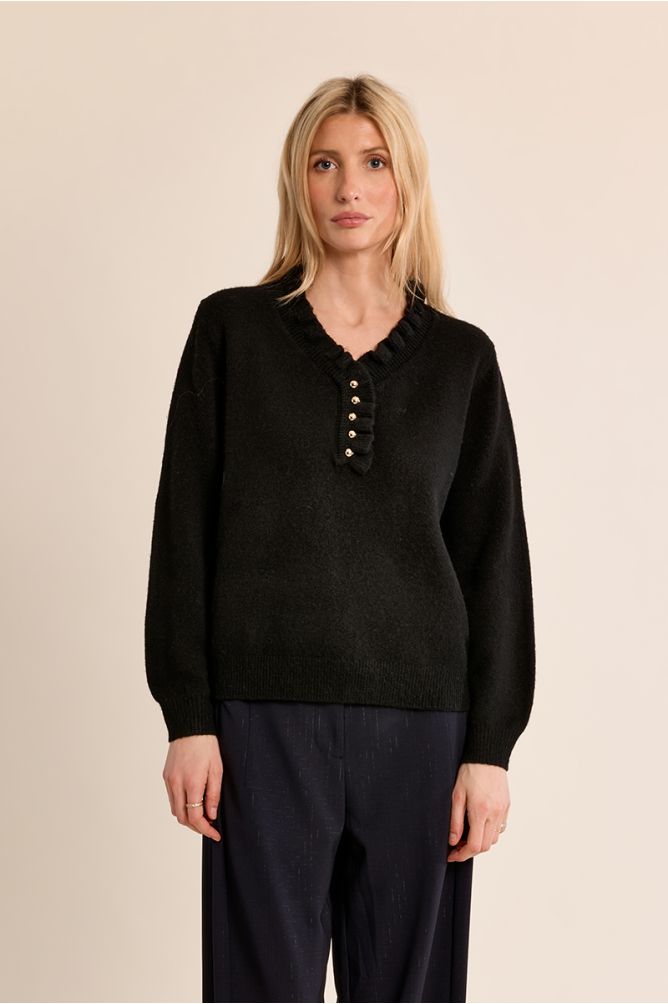 Knitted sweater with ruffled collar