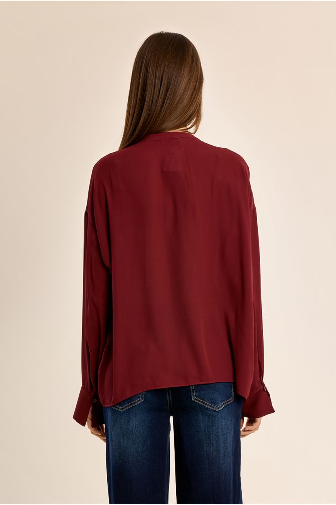 Fluid blouse with collar