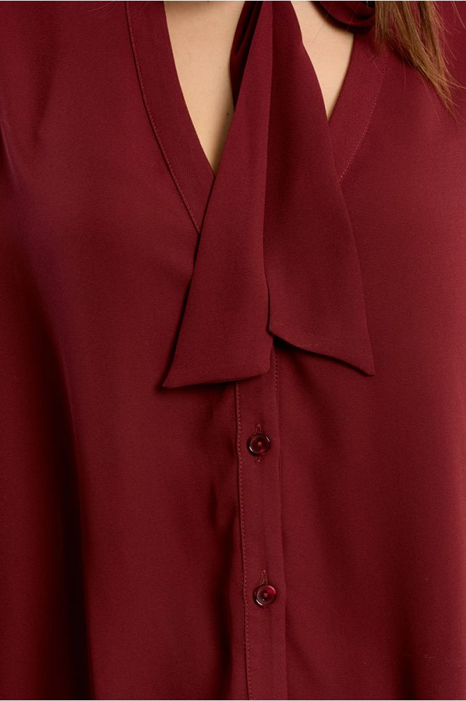 Fluid blouse with collar