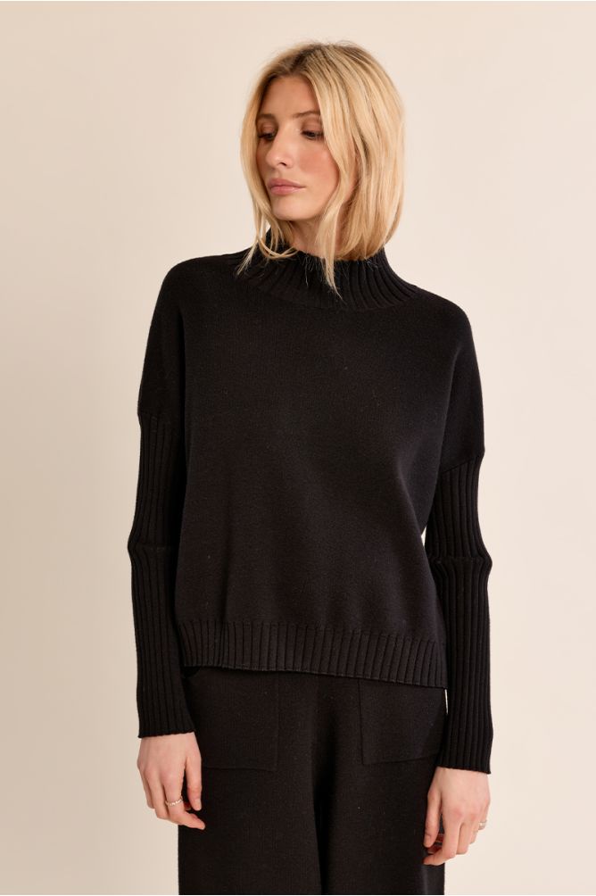 Stand-up neck sweater, basic