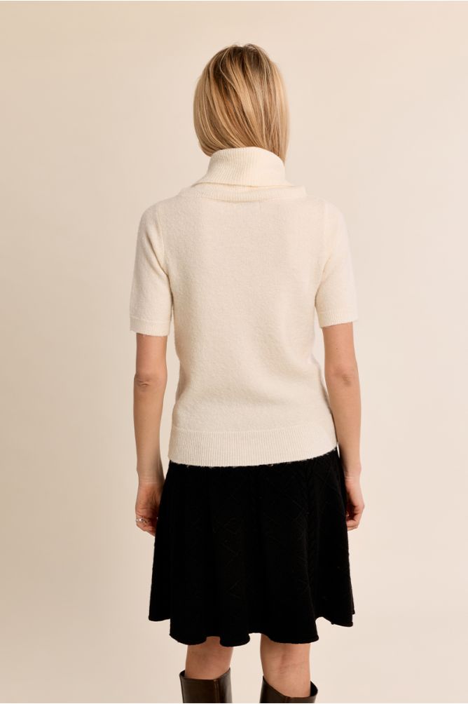 Short-sleeved sweater, cowl neck