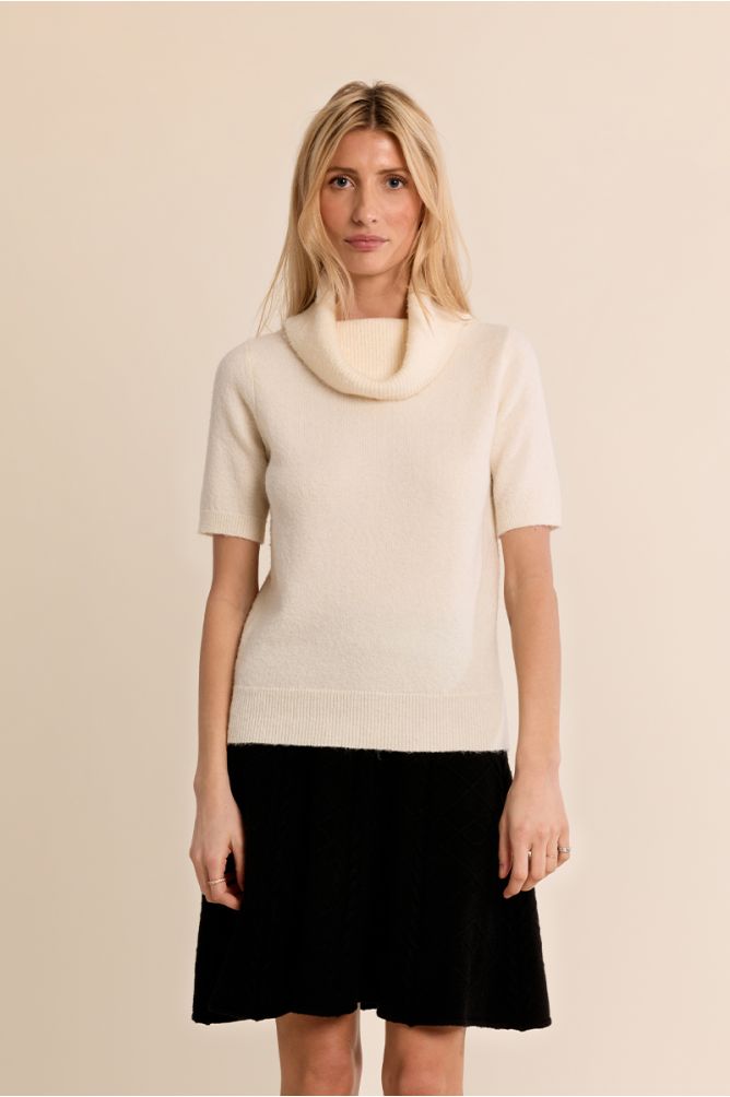 Short-sleeved sweater, cowl neck