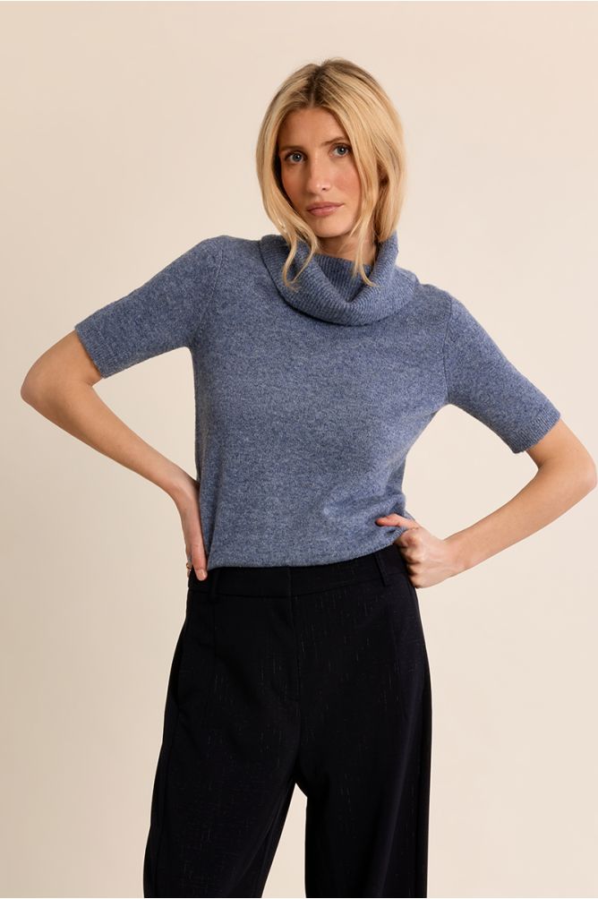 Short-sleeved sweater, cowl neck