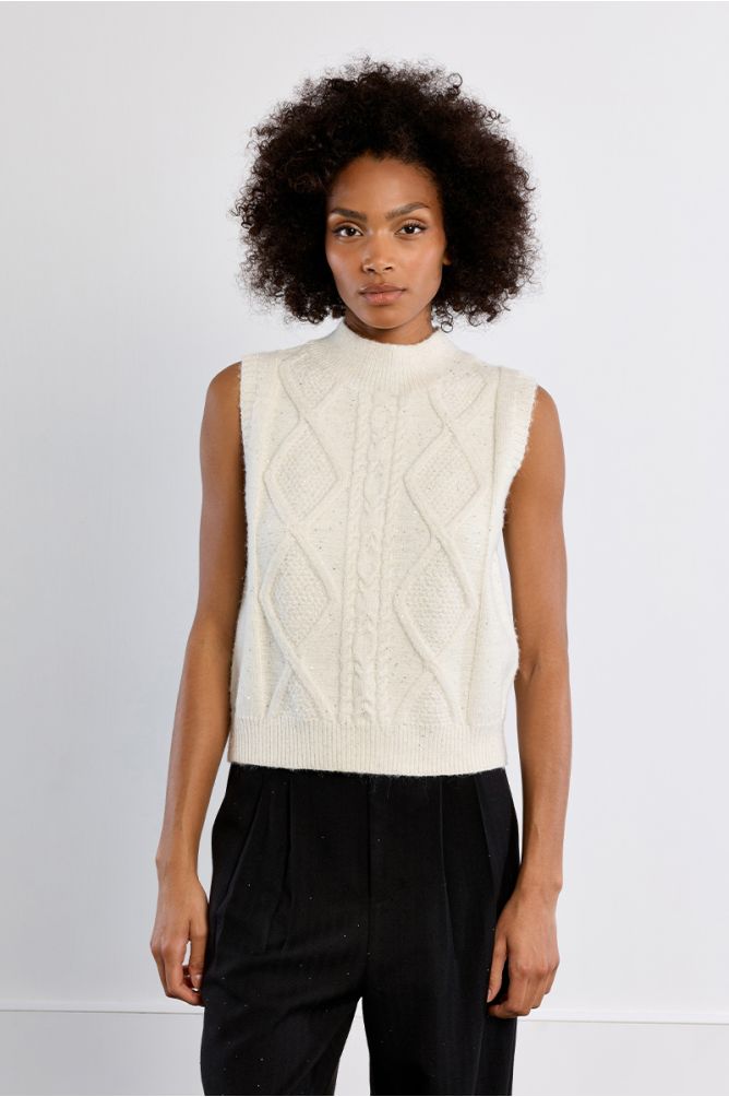 Sleeveless cable knit sweater