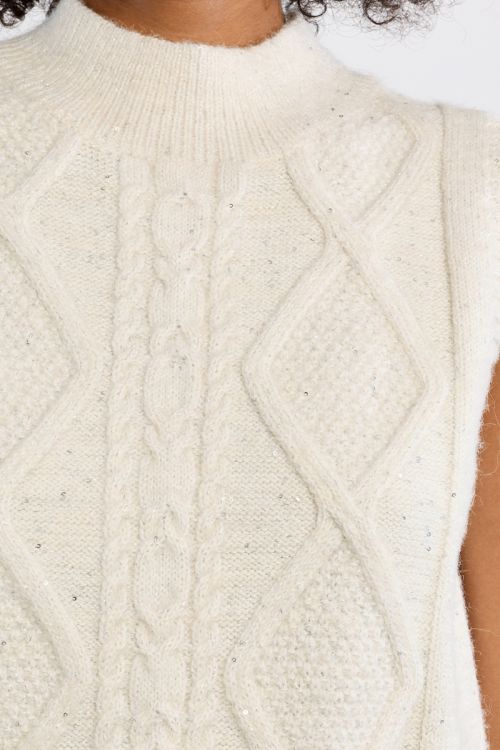 Sleeveless cable knit sweater