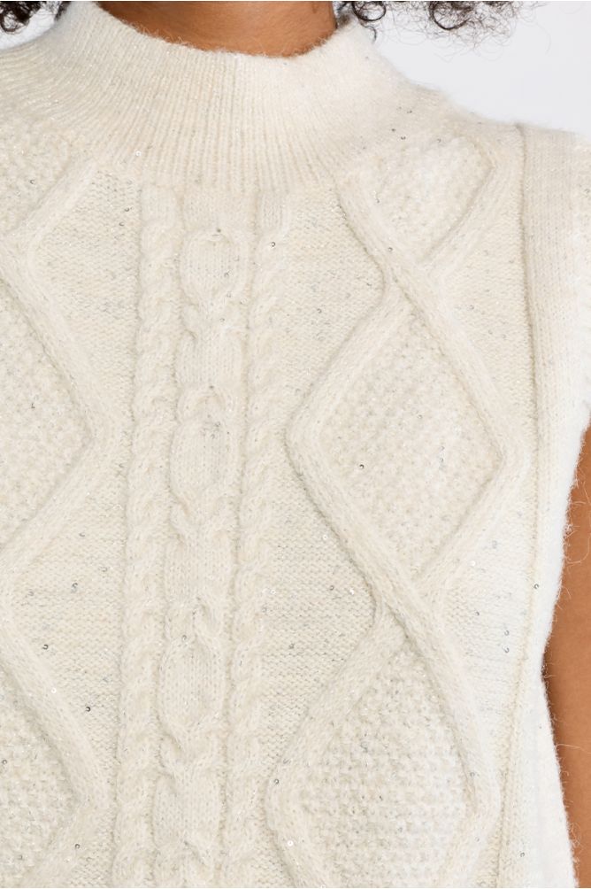 Sleeveless cable knit sweater