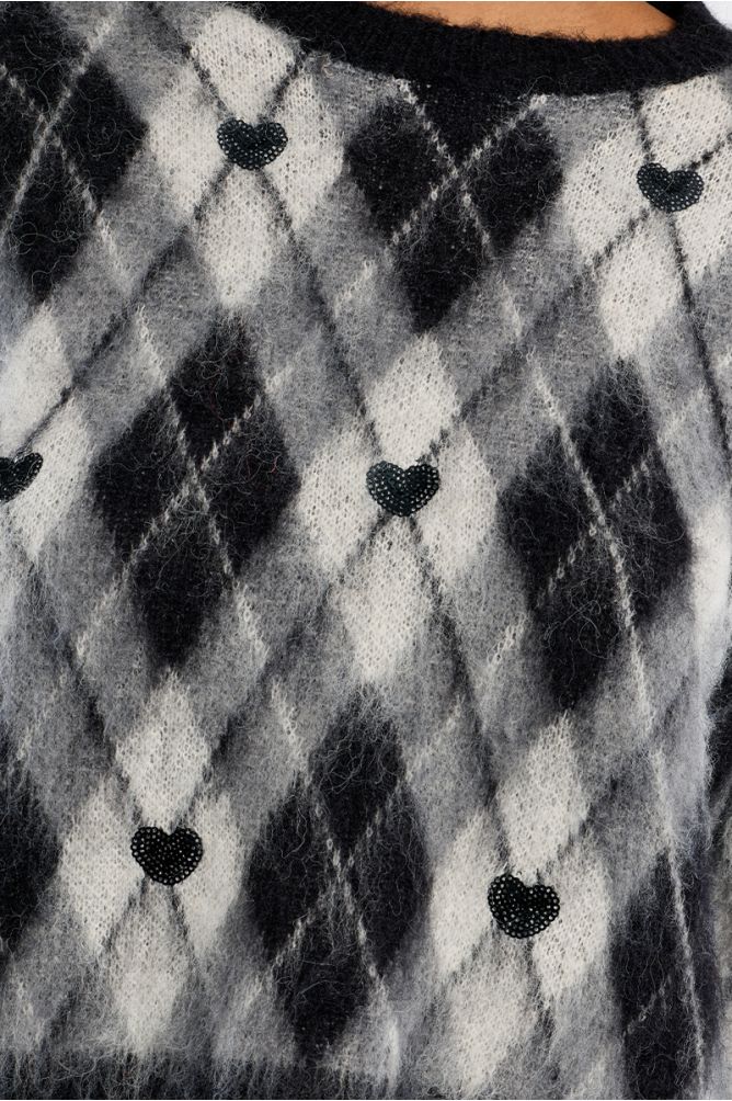 Plaid sweater and hearts, brushed effect