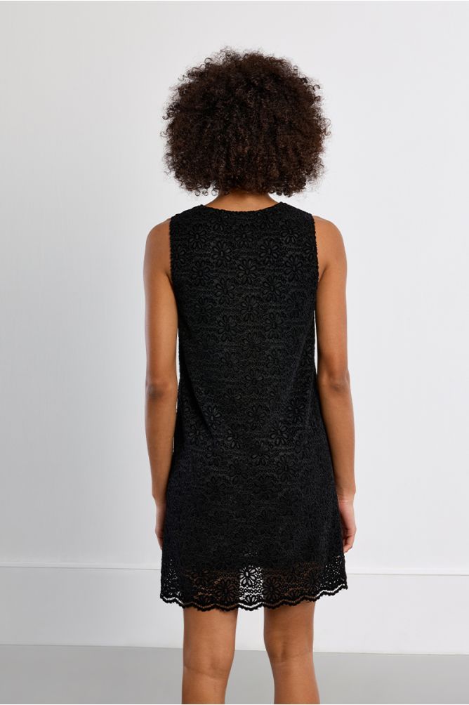 Vestido corto de manga sisa con encaje