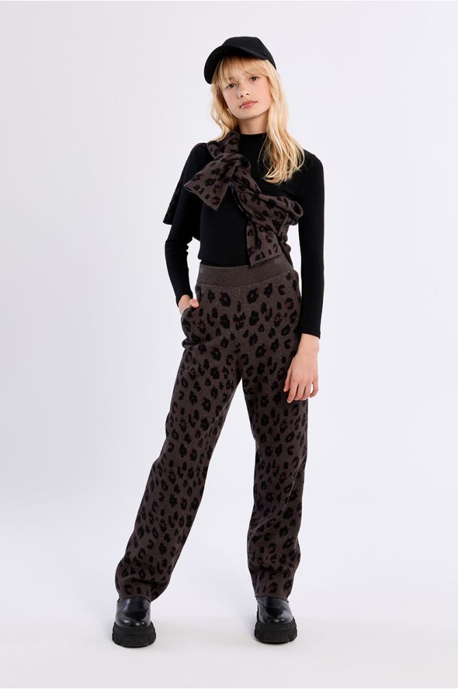 Knitted trousers, animal print