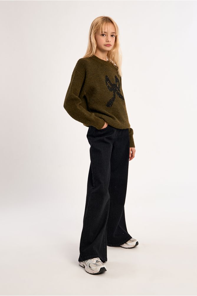 Pantalón vaquero con perneras anchas