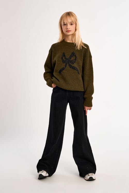 Pantalón vaquero con perneras anchas
