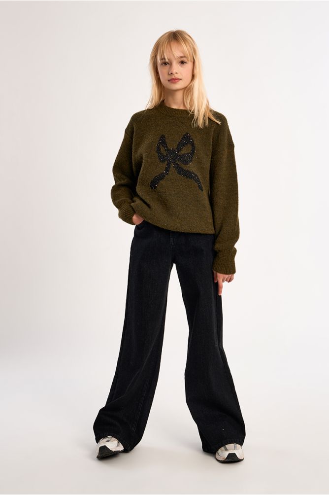 High-waisted jeans, flared fit
