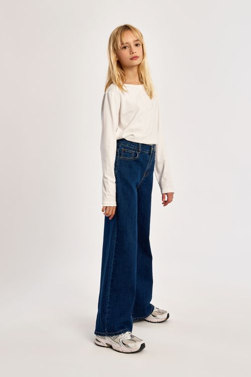 High-waisted jeans, flared fit