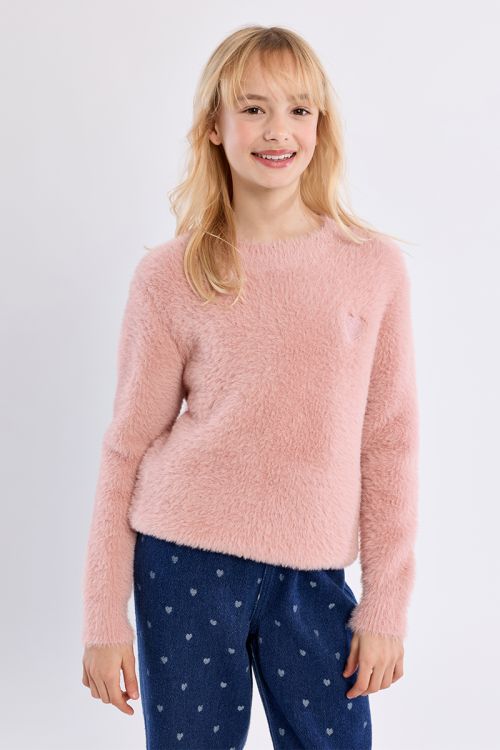 Fluffy sweater, embroidered heart