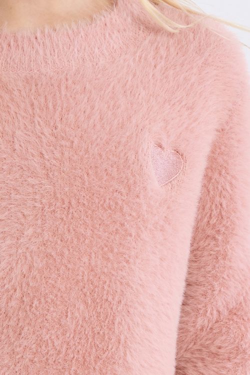 Fluffy sweater, embroidered heart