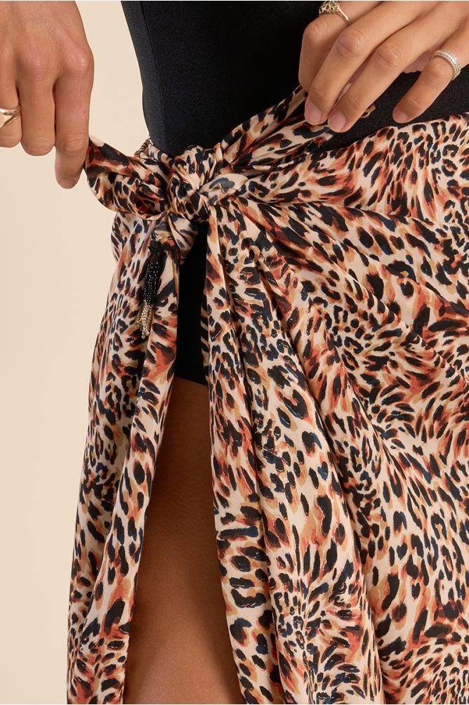 Pareo de mujer largo, con estampado.
