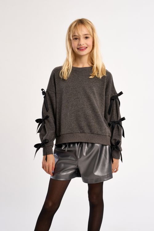 Sweatshirt with fancy bows