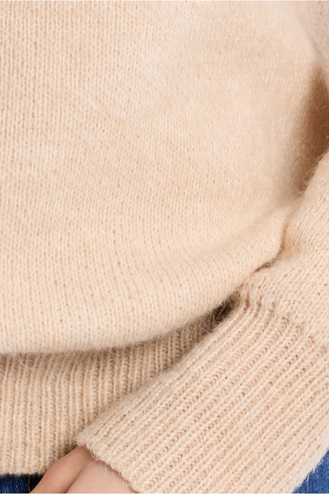 Pull en maille, motif nœud