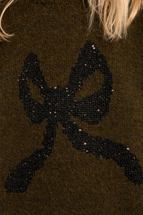 Knitted sweater, bow pattern