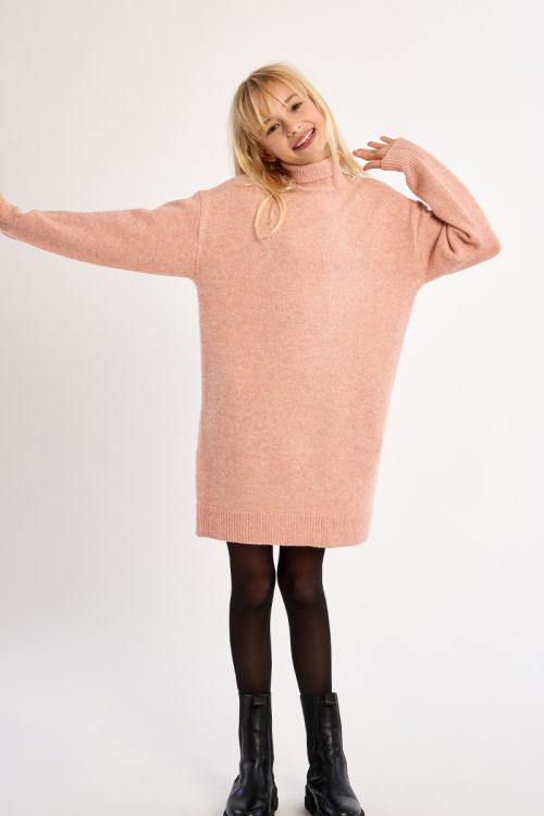 Vestido de punto y cuello alto