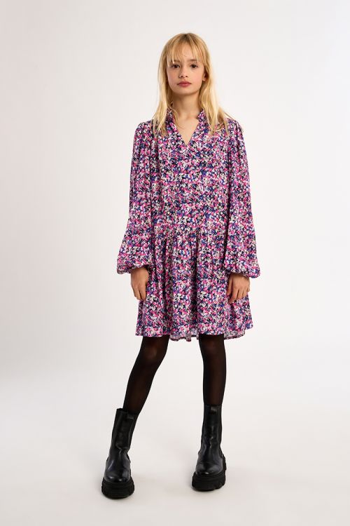 Robe volantée, motif fleuri