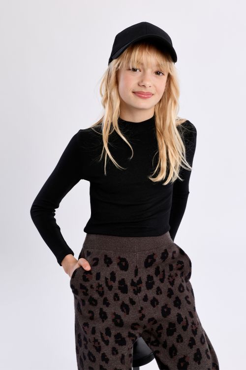 Long-sleeved top with high collar