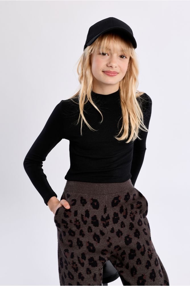 Long-sleeved top with high collar