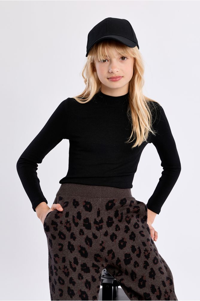 Long-sleeved top with high collar