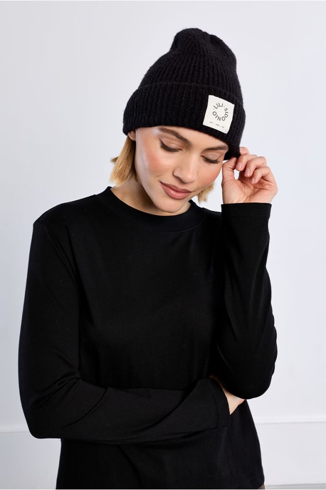 Knitted hat, Lili Sidonio logo