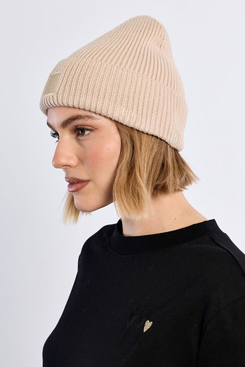 Knitted beanie, Heart patch