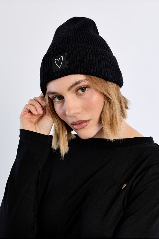 Knitted beanie, Heart patch