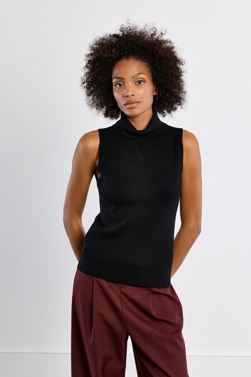 Thin sleeveless turtleneck