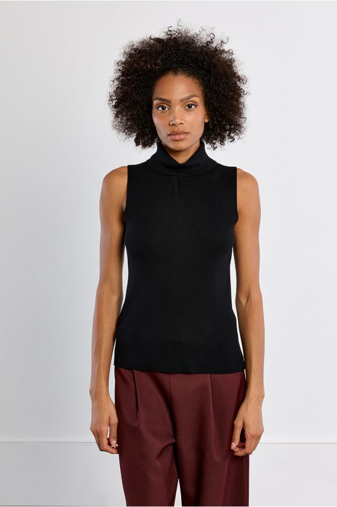 Thin sleeveless turtleneck