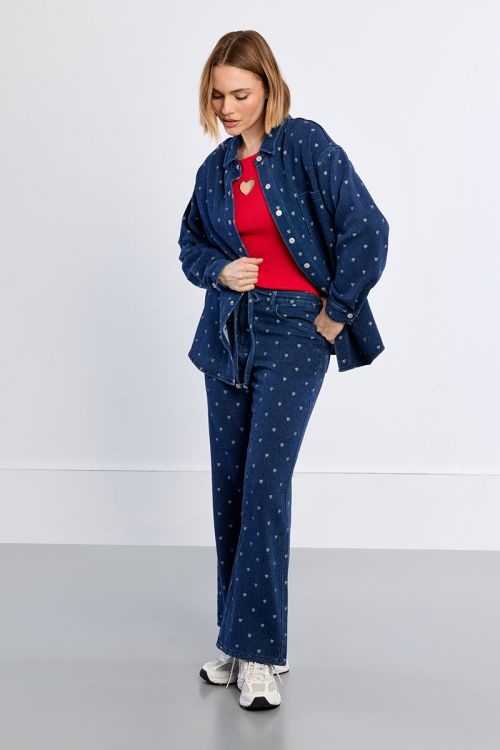 Sobrecamisa vaquera estampado corazones
