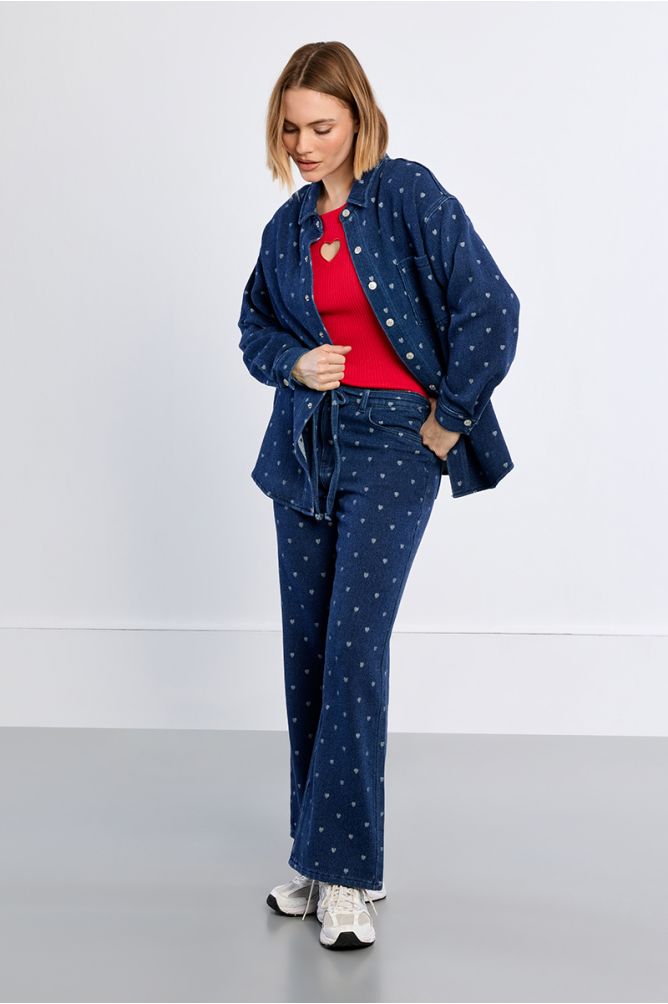 Sobrecamisa vaquera estampado corazones