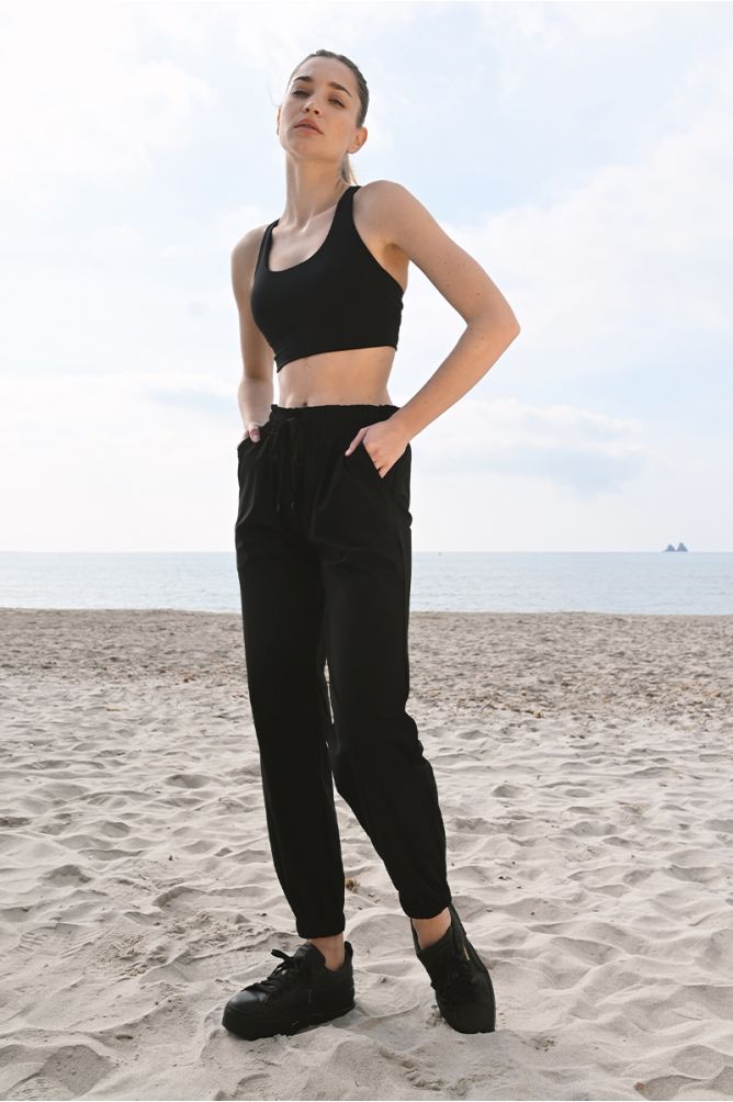 Pantalón tobillero, deportivo, con lazada