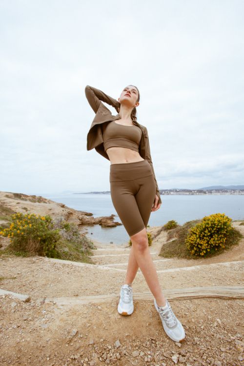 Brassière de sport, bretelles croisées