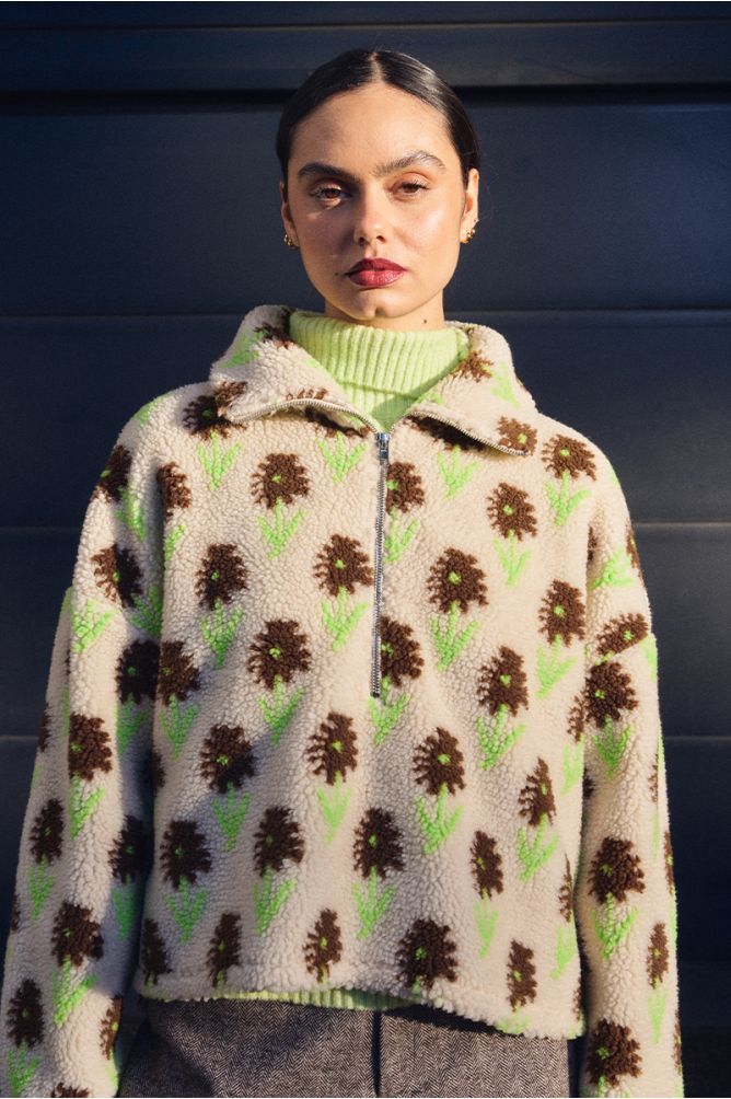 Sudadera de borreguito estampado flores
