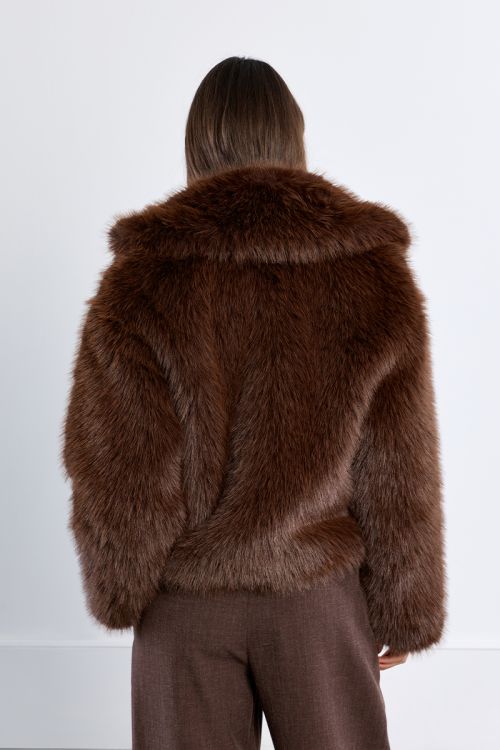 Chaqueta con cuello y solapa de peluche