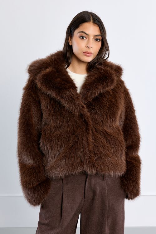 Chaqueta con cuello y solapa de peluche