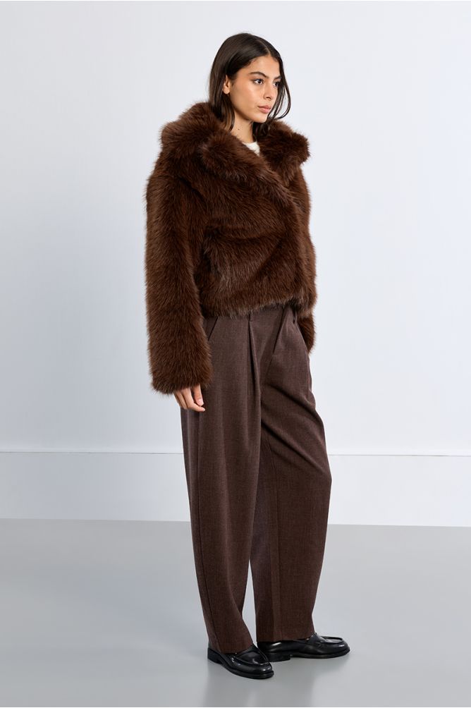Chaqueta con cuello y solapa de peluche