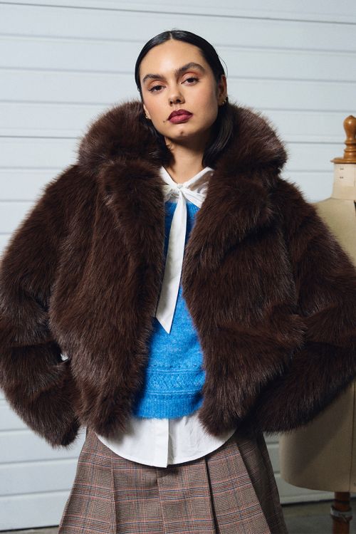 Chaqueta con cuello y solapa de peluche