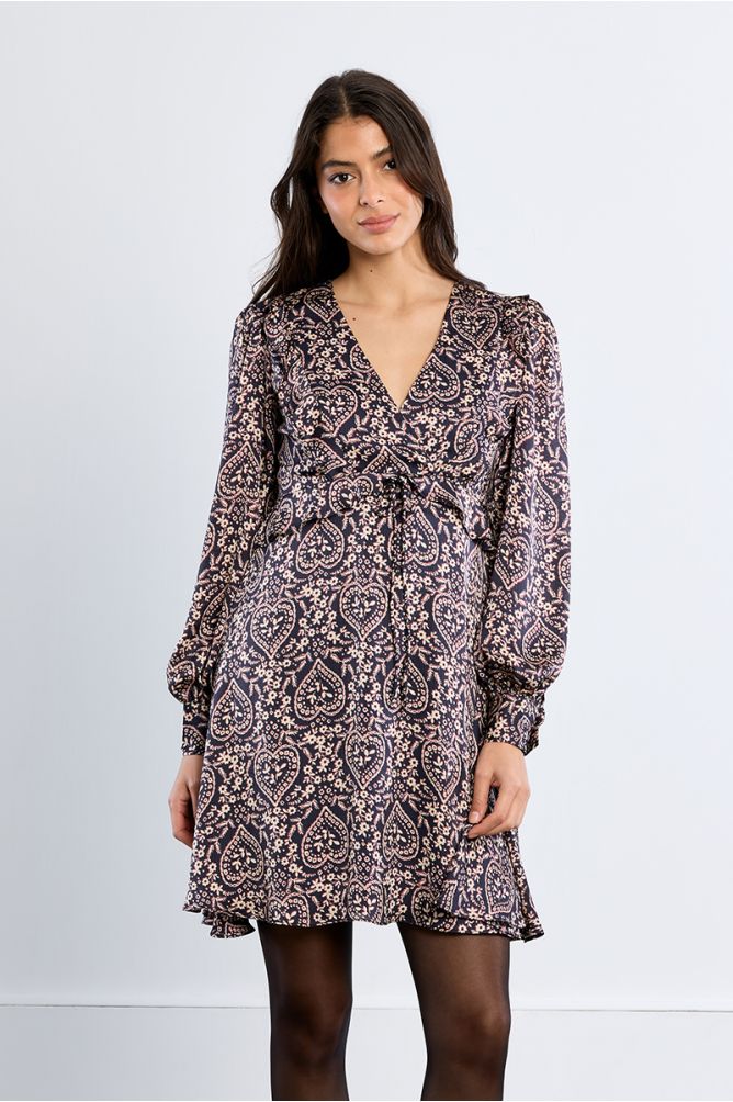 Vestido corto de manga larga con estampado