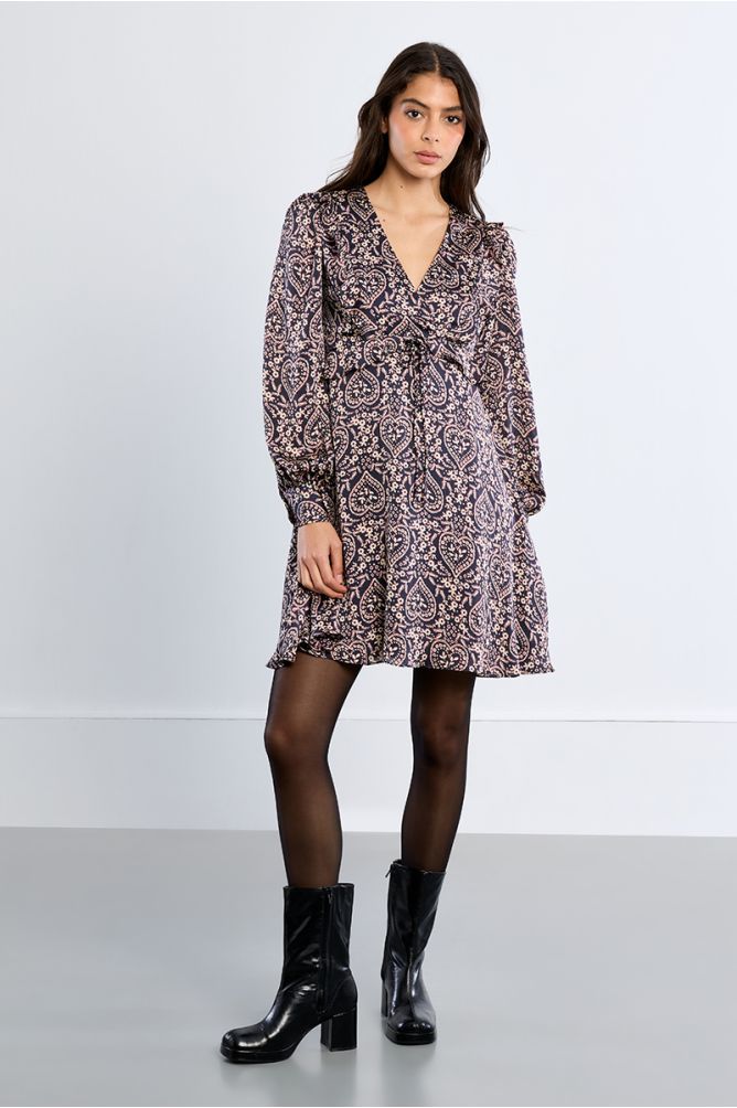 Vestido corto de manga larga con estampado