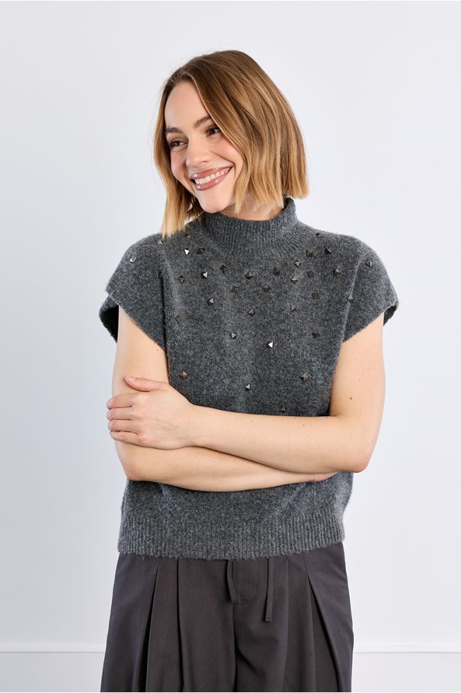 Pull sans manches clouté