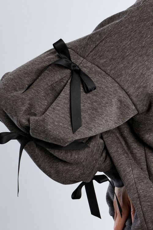 Plain sweatshirt with bows