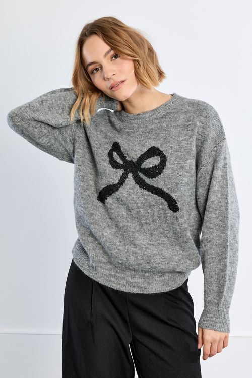 Knitted sweater, bow pattern