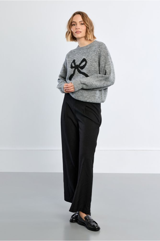 Pull en maille, motif nœud