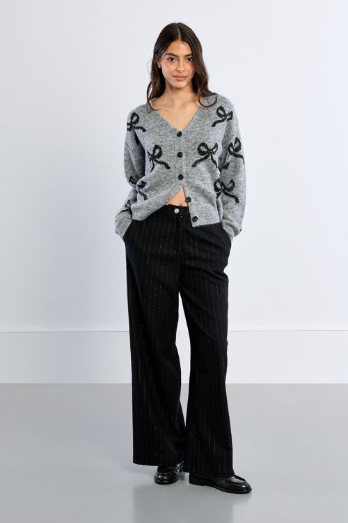 Cardigan en maille, motifs nœuds